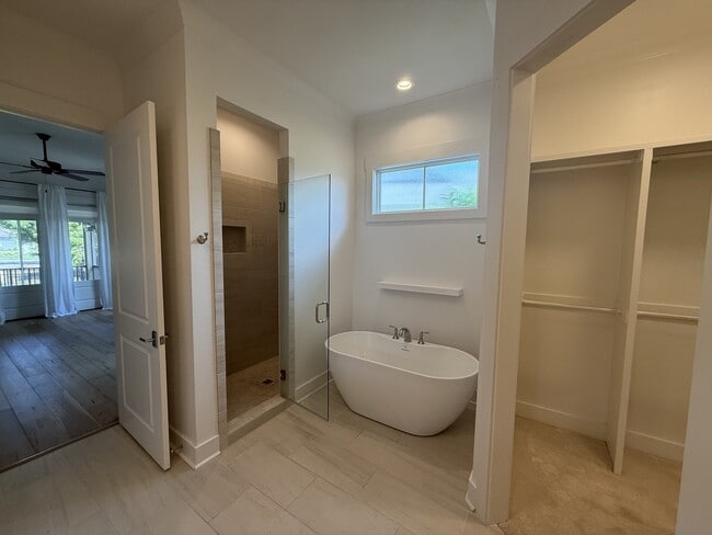Photo - 427 Colony Dr