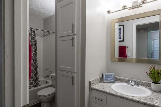 1BR, 1BA - 706SF