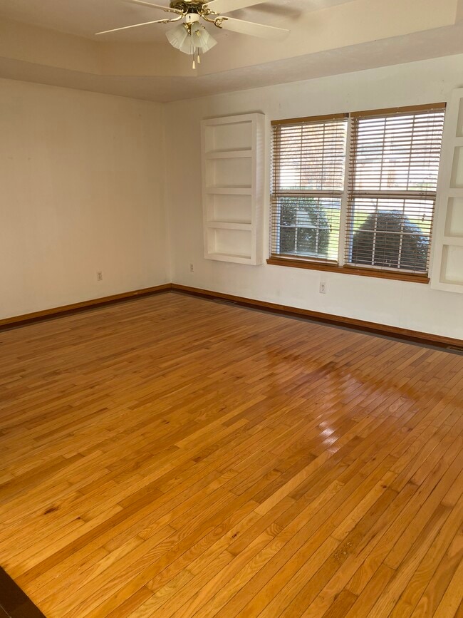 Photo - 110 E Church Hill Ct