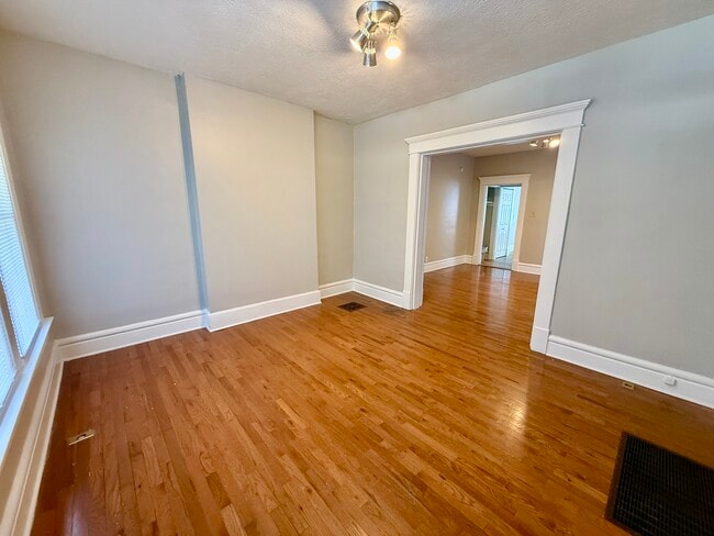 Photo - 325 Clinton St