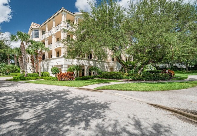 801 N Swim Club Dr
