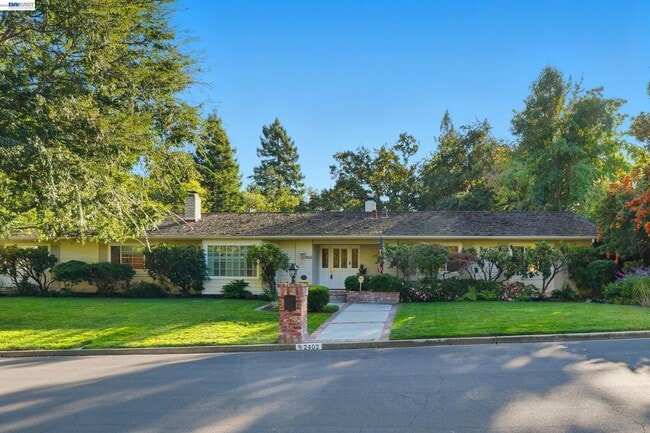 Photo - 2402 Royal Oaks Dr