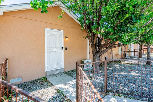 Photo - 704 Pacific Ave SW