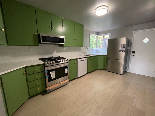 917 Empire Ave