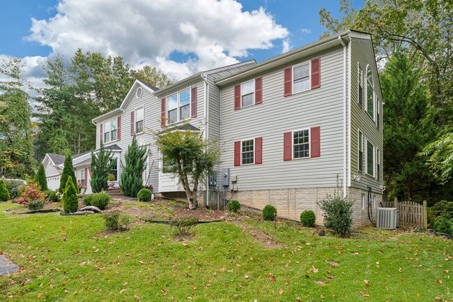 Photo - Charming 4 bedroom 3 bathroomSingle-Family Home for Rent! Discover your dream home with this stun...