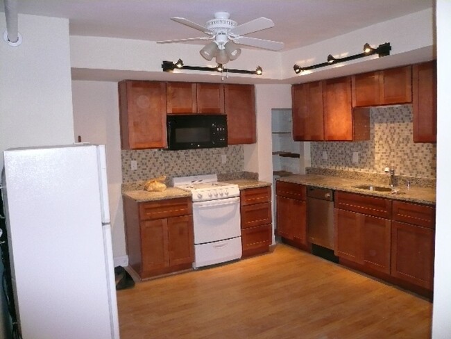 Large studio in a prime location of Coolid... - Large studio in a prime location of Coolid... House