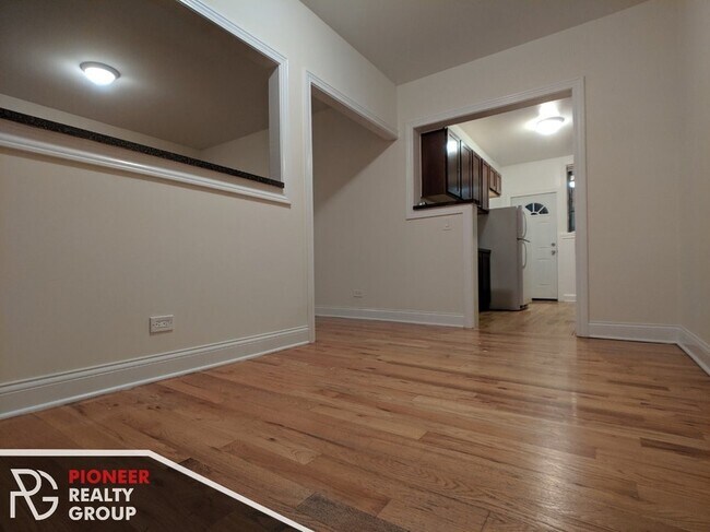 Photo - 824 W Waveland Ave Unit 1