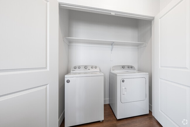 1 habitación, 1 baño - 799 pies cuadrados - Lavandería - Strata Apartments
