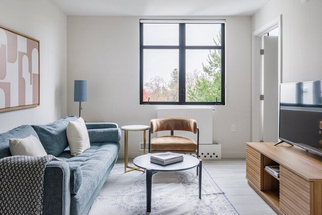 Building Photo - 1698 University Ave