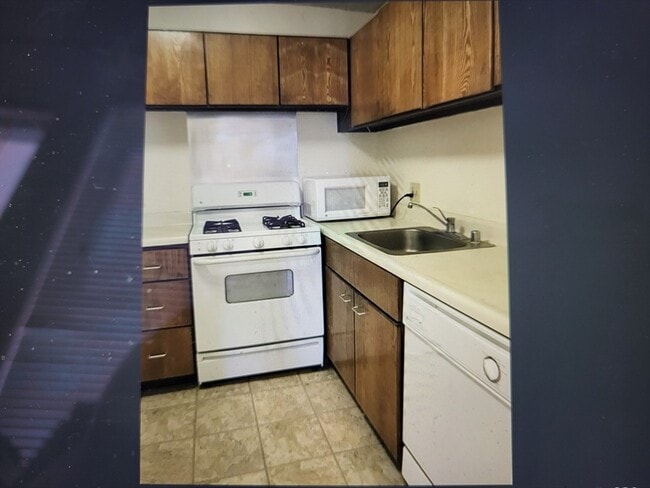 Photo - 77 Pond Ave Unidad 612