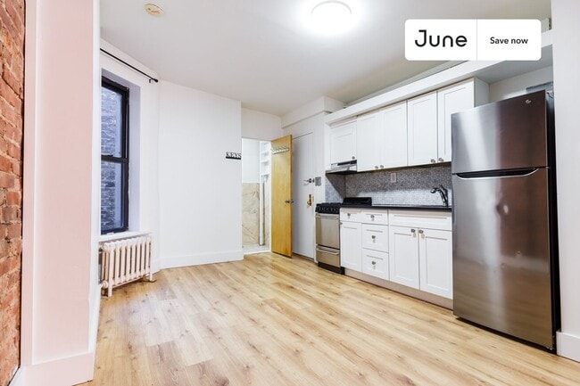 Photo - 531 W 48th St Unidad 19