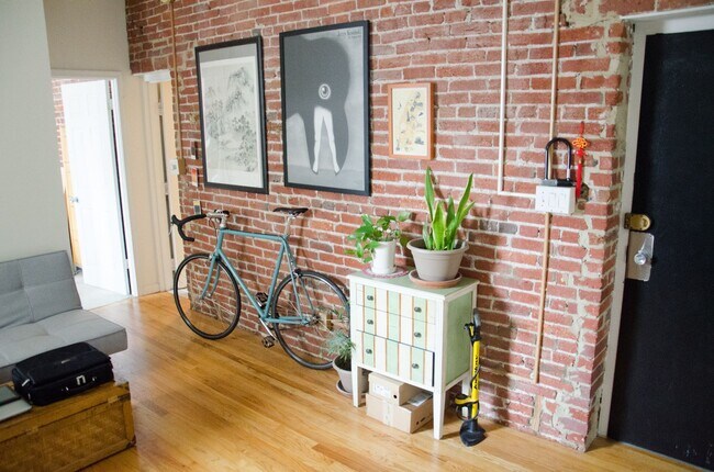 Photo - Dupont Prime Location Tree-Lined Corcoran St & 17th 1 bed 1 bath Condo UTILITIES INCLUDED. Unidad 22