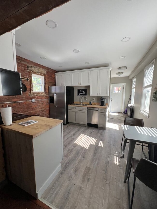 Larry - Larry Apartment Unit Vacant