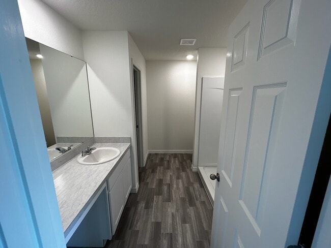 Photo - 93 Rymshaw Dr