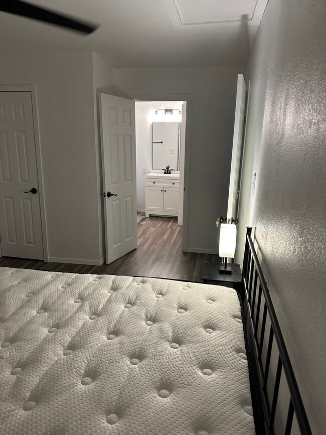 Dormitorio principal/baño - 1705 NW 48th St