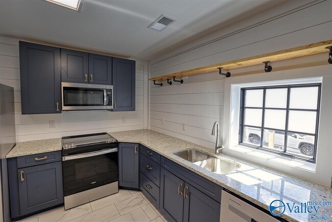 1122 NE Wellman Ave Unit 4
