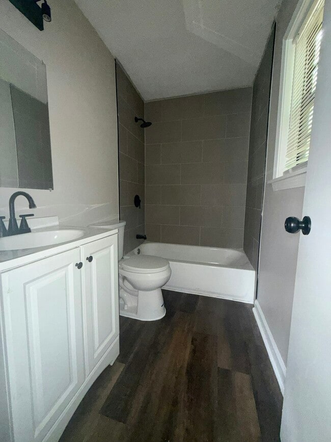 Photo - 2076 Goff Ave
