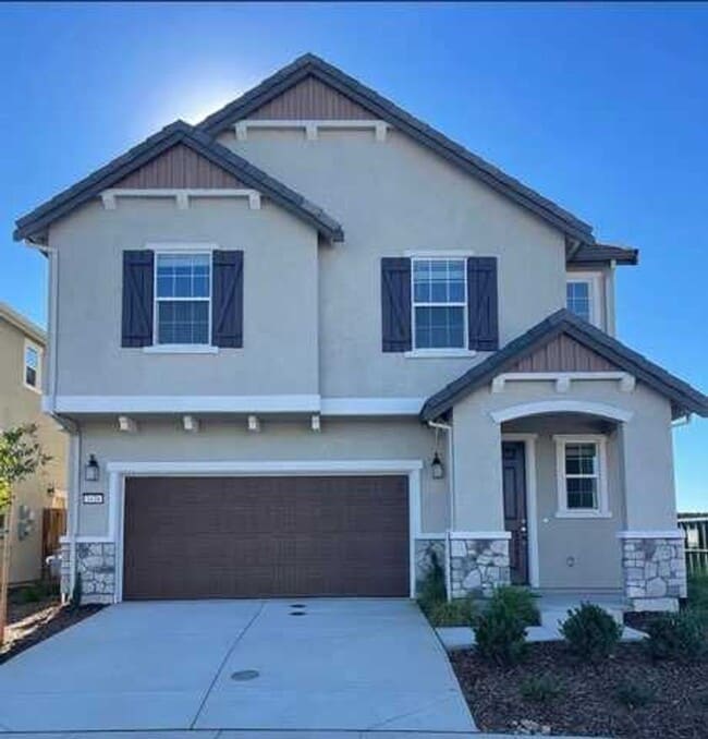 Building Photo - **COMING SOON!!** STUNNING 4-BEDROOM HOME ...