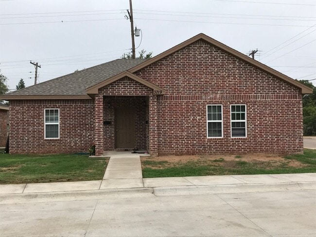 1 bedroom 1 bath in the Medical District! - 1 bedroom 1 bath in the Medical District! Townhome