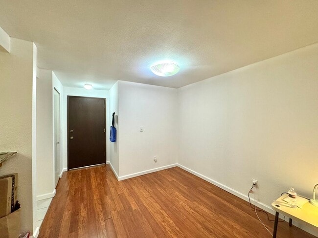 Photo - Beautiful Ground-Floor Condo Near Microsoft Unit G103