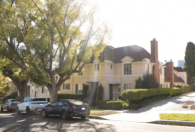645-649 Midvale Ave.