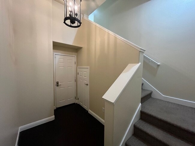 Building Photo - Spacious 2bed 2.5bath 3 story Condo with 1 car garage available in Westlake Parkway!