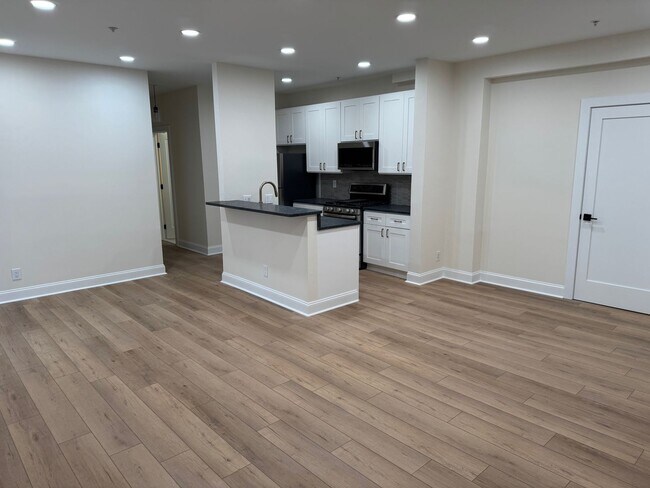 Photo - Nob Hill 2 Bedroom 2 Bath renovated Condo in Manayunk for rent $2,495/month
