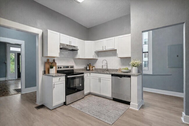 Photo - 156 N Tucker St