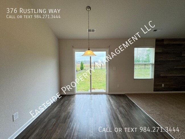 Photo - 376 Rustling Way