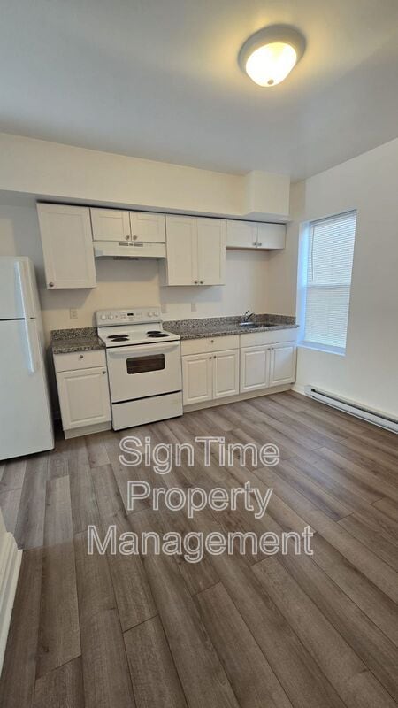 Building Photo - 187 Berkson Ave Rental