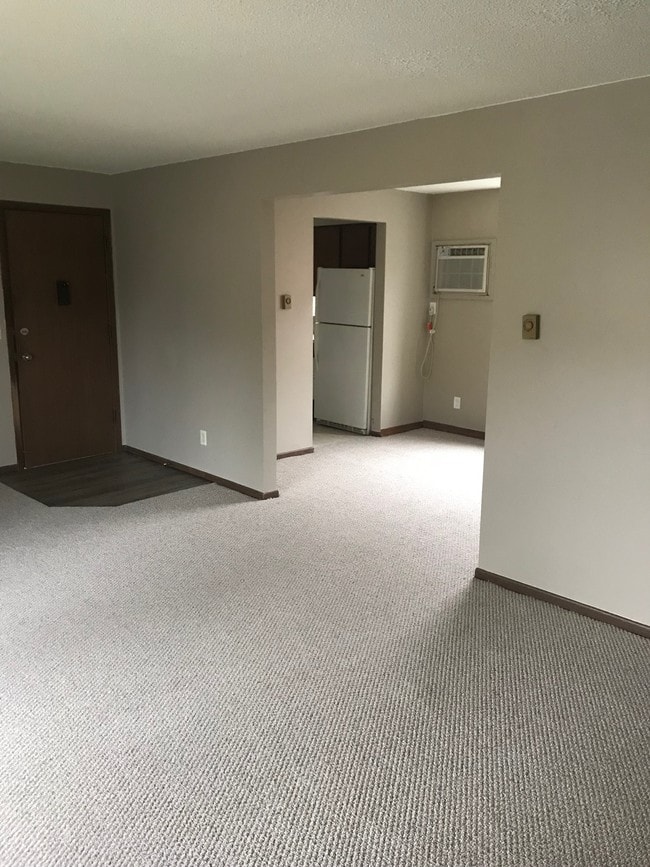 living/dining room - 103 S Columbus St Unit 2