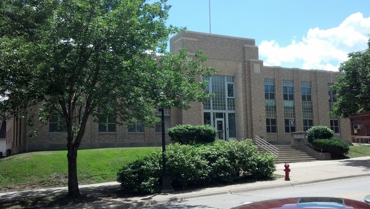 Photo - 319 E Washington St (Iowa City, IA)