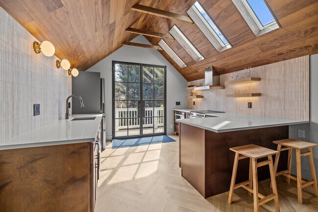 Photo - 805 Woodruff Pl