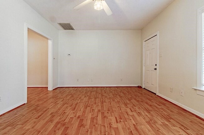 Building Photo - 837 Peddie St