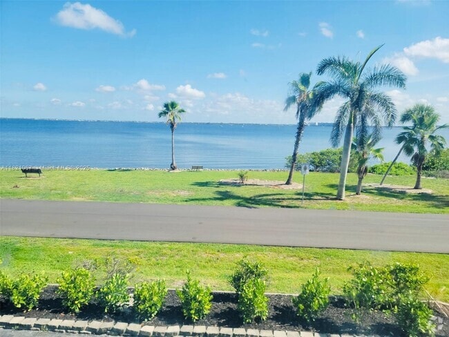 Building Photo - 1500 Park Beach Cir Unit 2G Rental