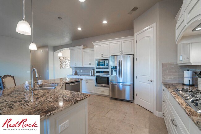 Photo - Stunning 2 Bedroom Fully Furnished Home. Community Pool & Mini Golf!