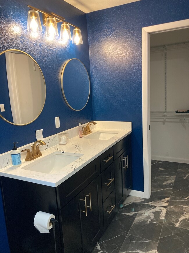 Photo - 1933 Madison Ave