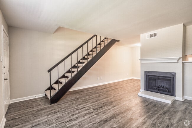 1BR, 1BA - 768SF
