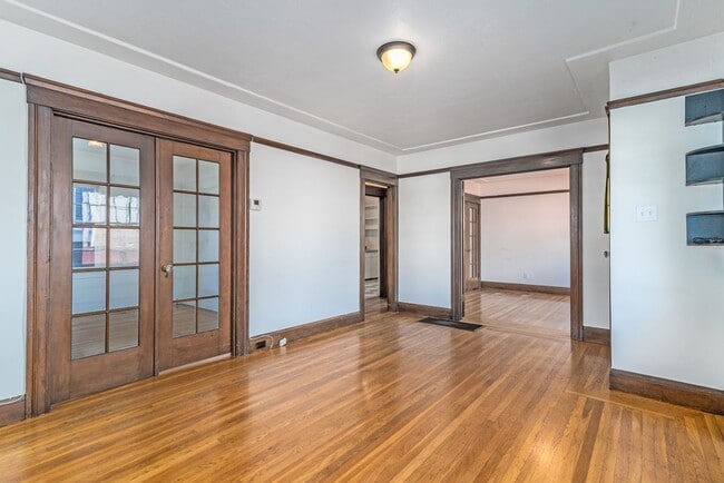 Photo - CLINTON AVE 2134-2138 Unit 2134