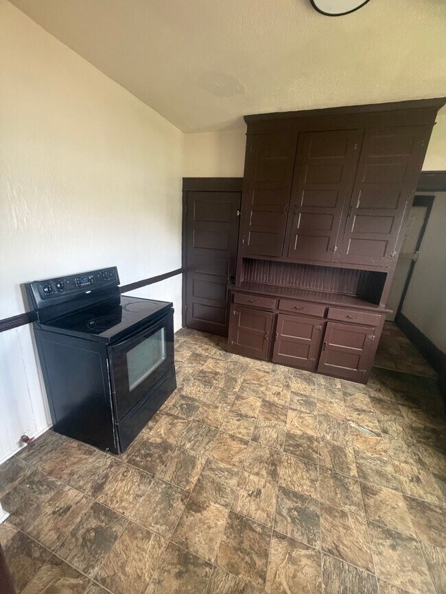 Photo - 556-58 E 5th St Unit #1