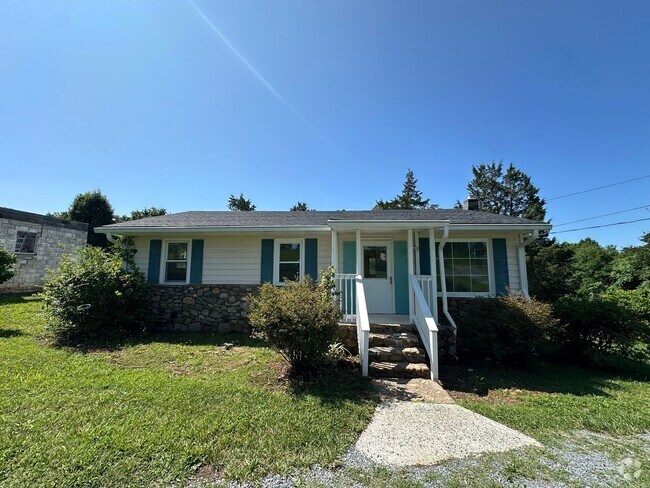 Building Photo - Spacious house in Brookville school distri...