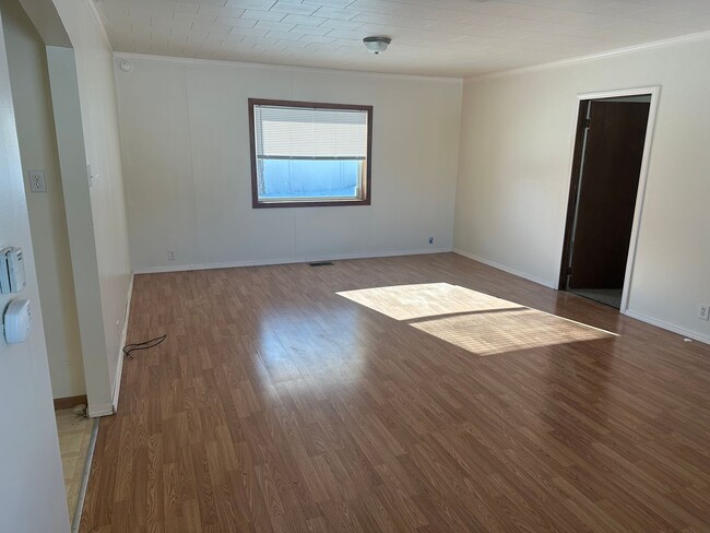 Photo - 3 Bed 2 Bath Large Garage