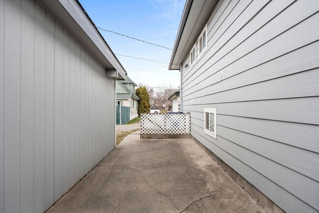 Photo - Modern 2BR Suite – Newly Furnished, Pet-Fr...