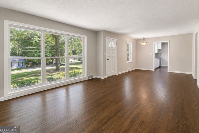 Photo - 3148 Roberts Rd NW
