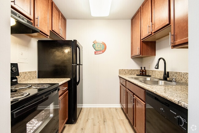 1BR, 1BA - 692SF - Sycamore Woods
