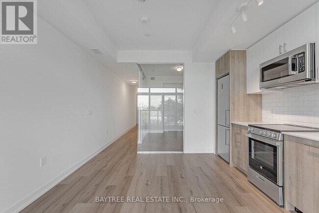 Photo - 1195 The Queensway Unité 319