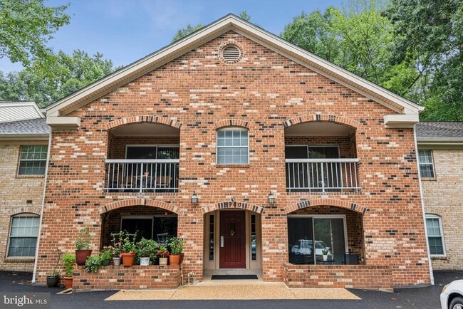 Building Photo - 5900 Cove Landing Rd Unit 302 Rental