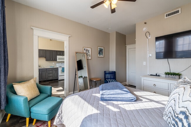 1BR, 1BA - 340SF - Bedroom