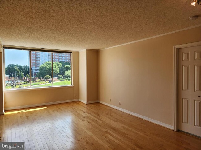 Photo - 5809 Nicholson Ln Unit 304