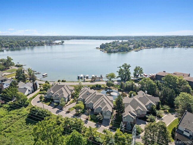 Building Photo - 3782 Pine Lake Knoll Dr Rental